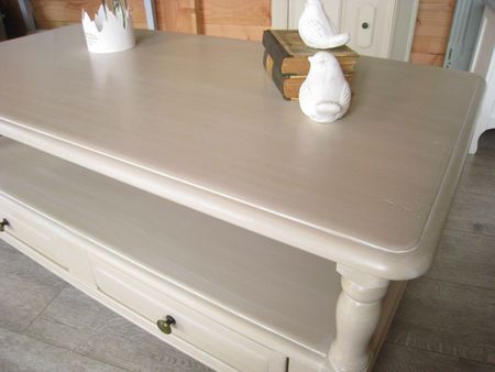 Couleur champignon de Liberon avec un soupçon de blanc.  Table basse en  merisier, Refaire des meubles, Mobilier de salon