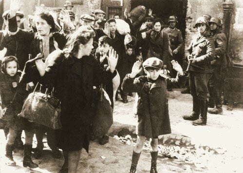 Arrestation de juifs dans le ghetto de Varsovie – 1943