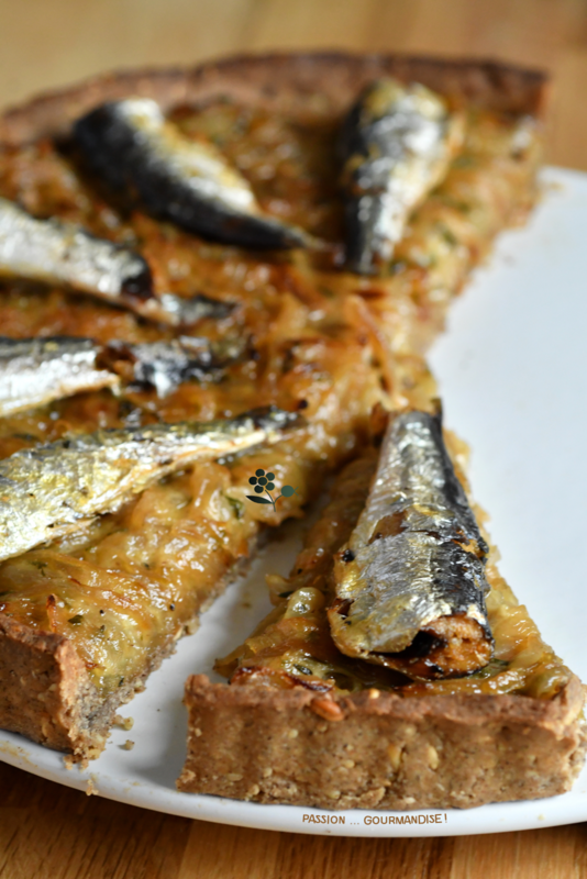 Tarte oignons de Roscoff & sardines, pâte sarrasin & algues_3