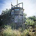 zad_nddl cabane avec hublot