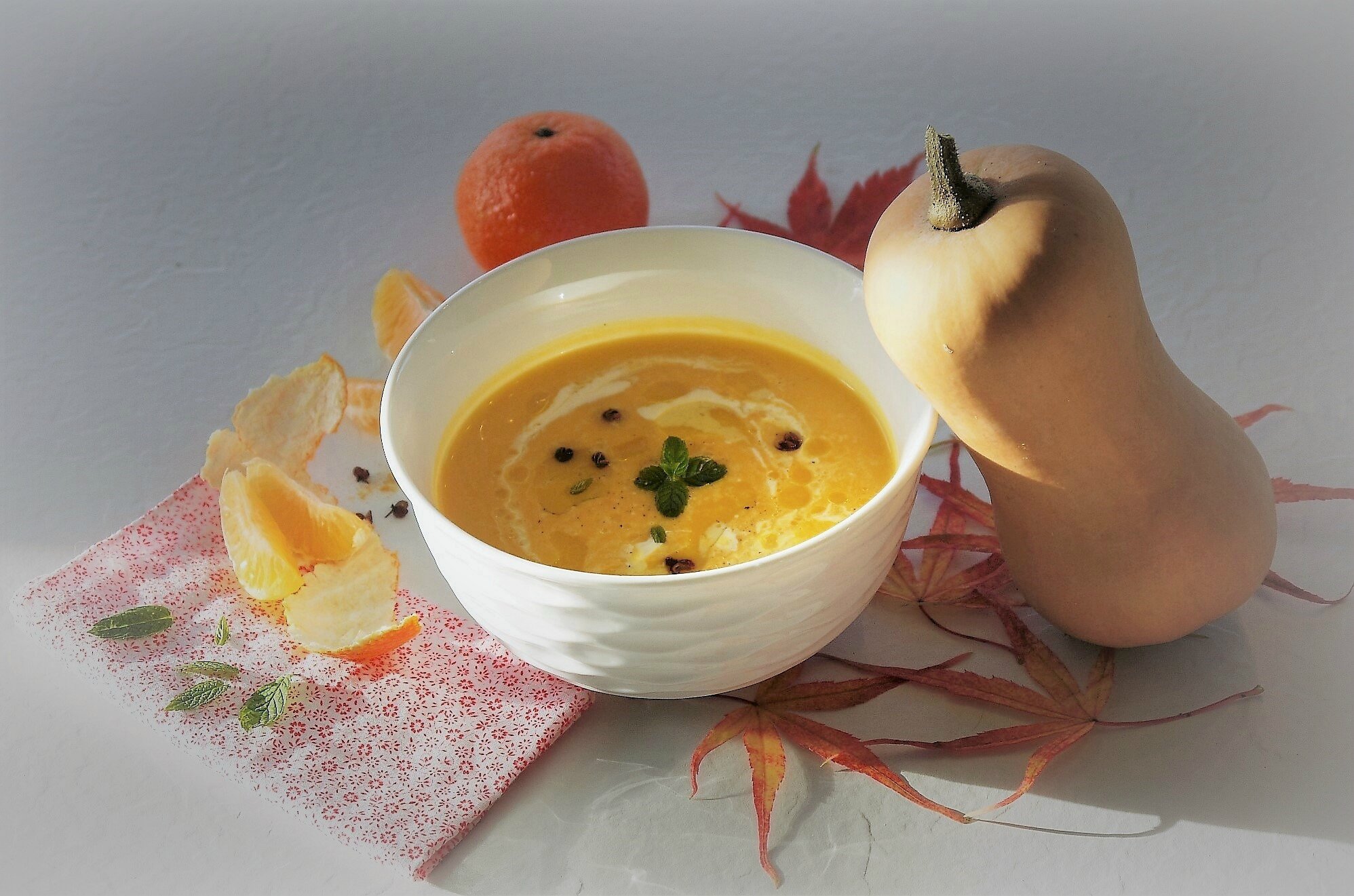 Soupe monochrome orange carotte et courge mandarin - Recette par