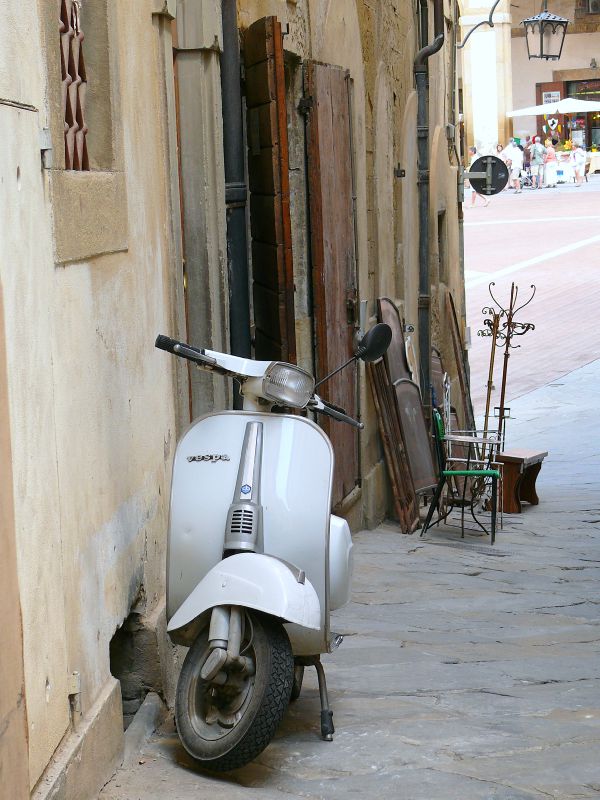 cineaste italien en 5 lettres