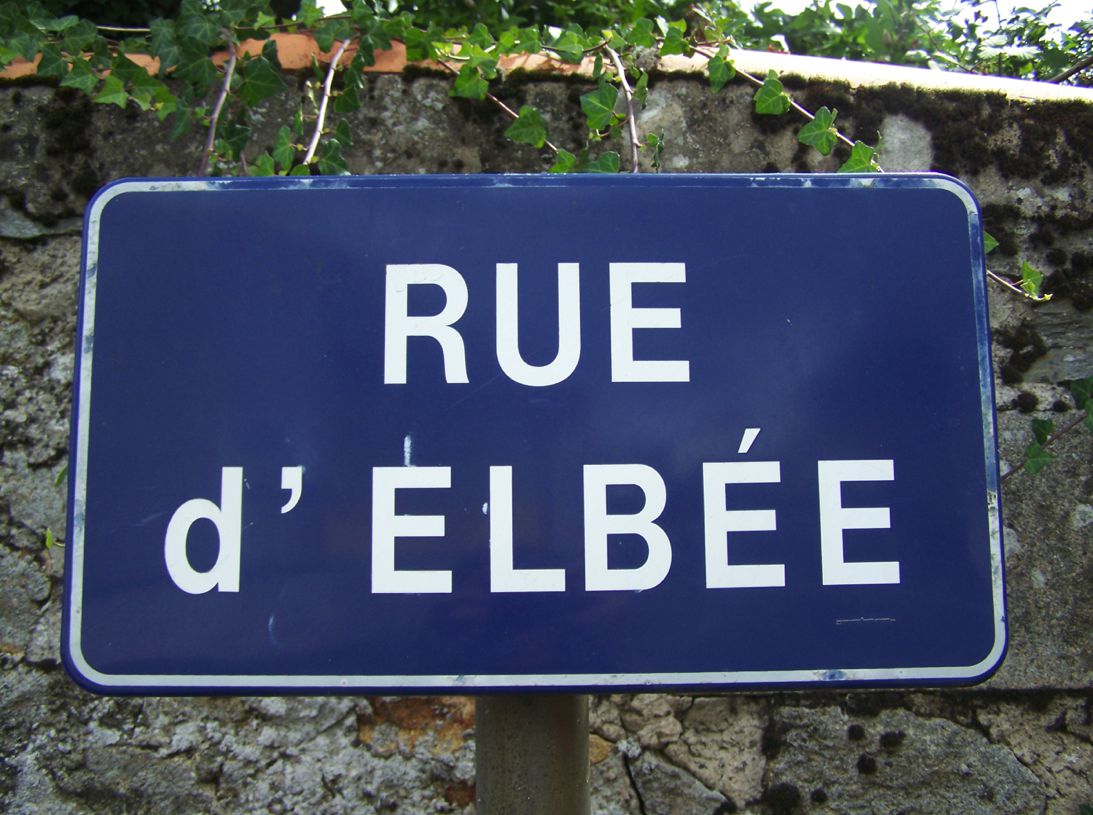 Le Bourg-sous-la-Roche (85), rue d'Elbée