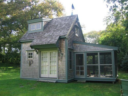 Tiny-House-by-BF-Architects-with-screend-in-porch-is-less-than-400-square-feet