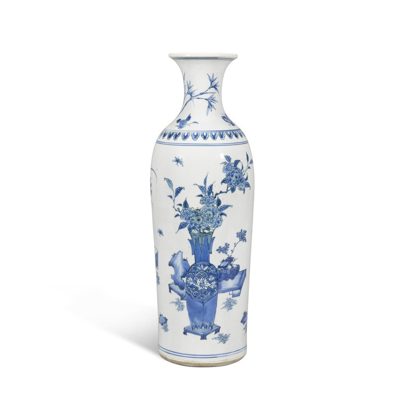 A blue and white vase, Ming dynasty, Chongzhen period (1627-1644)