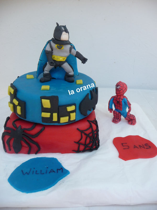 Gateau Batman Vs Spiderman Batman Cake Spiderman Cake Mes Petits Gateaux Rigolos