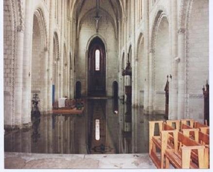 1995_01_30_inondation__glise_La_Trinit__Angers_Crue_du_si_cle_MODIF_20___25___120_