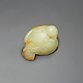 A rare yellow and russet jade carving of a bird, song dynasty (960-1279)
