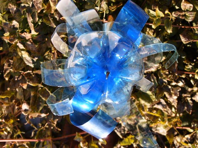 Déchet plastique valorisation - Fleur bouteille en plastique PET Ghislaine Letourneur Art Création Recyclage Récupération plastiques