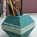 Le pot à crayons bleu
