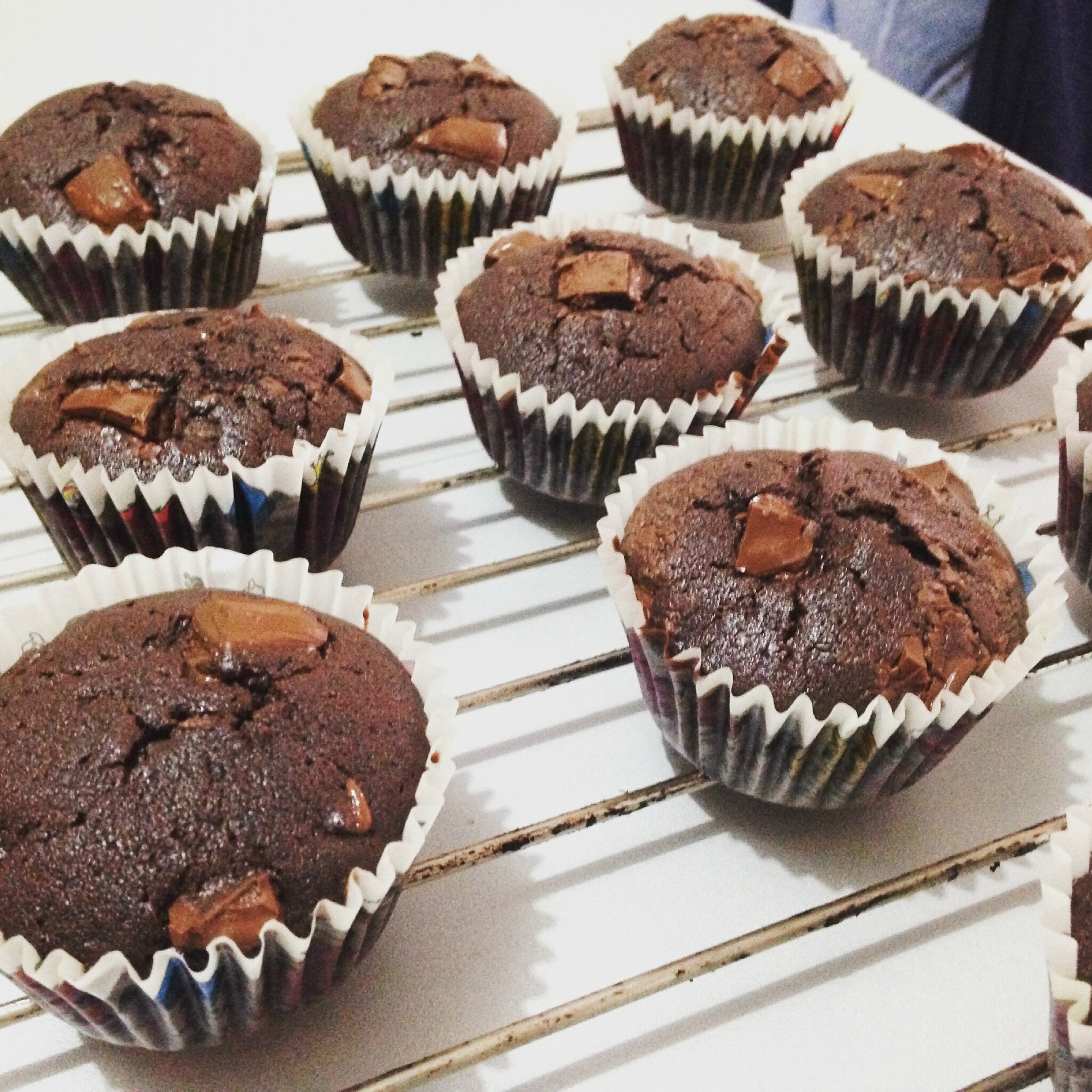 Gros muffins Chocolat & pépites de choco, comme Starbucks - Desserts en  folie