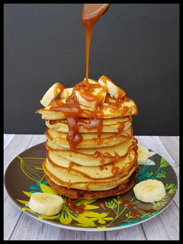 PANCAKES CARAMEL AU BEURRE SALE ET BANANES - La cuisine de Galou