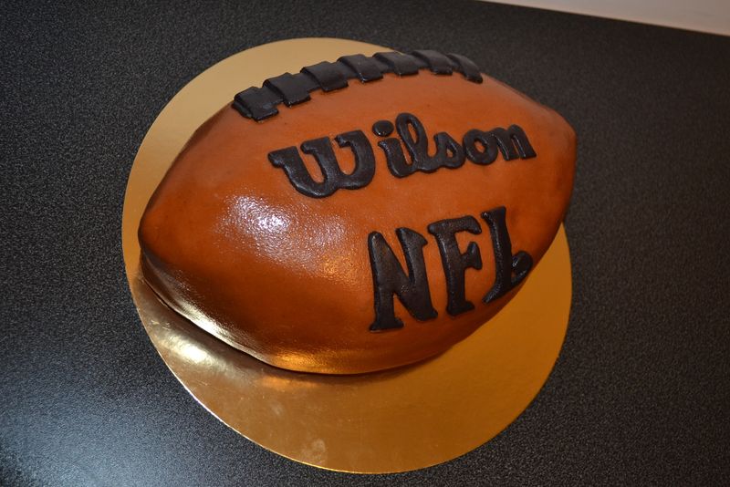 Gateau Ballon De Football Americain Id Gateaux De Celine Gateau Ballon De Football Americain Id Gateaux De Celine
