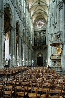 399px-Amiens_cathedral_nave-west