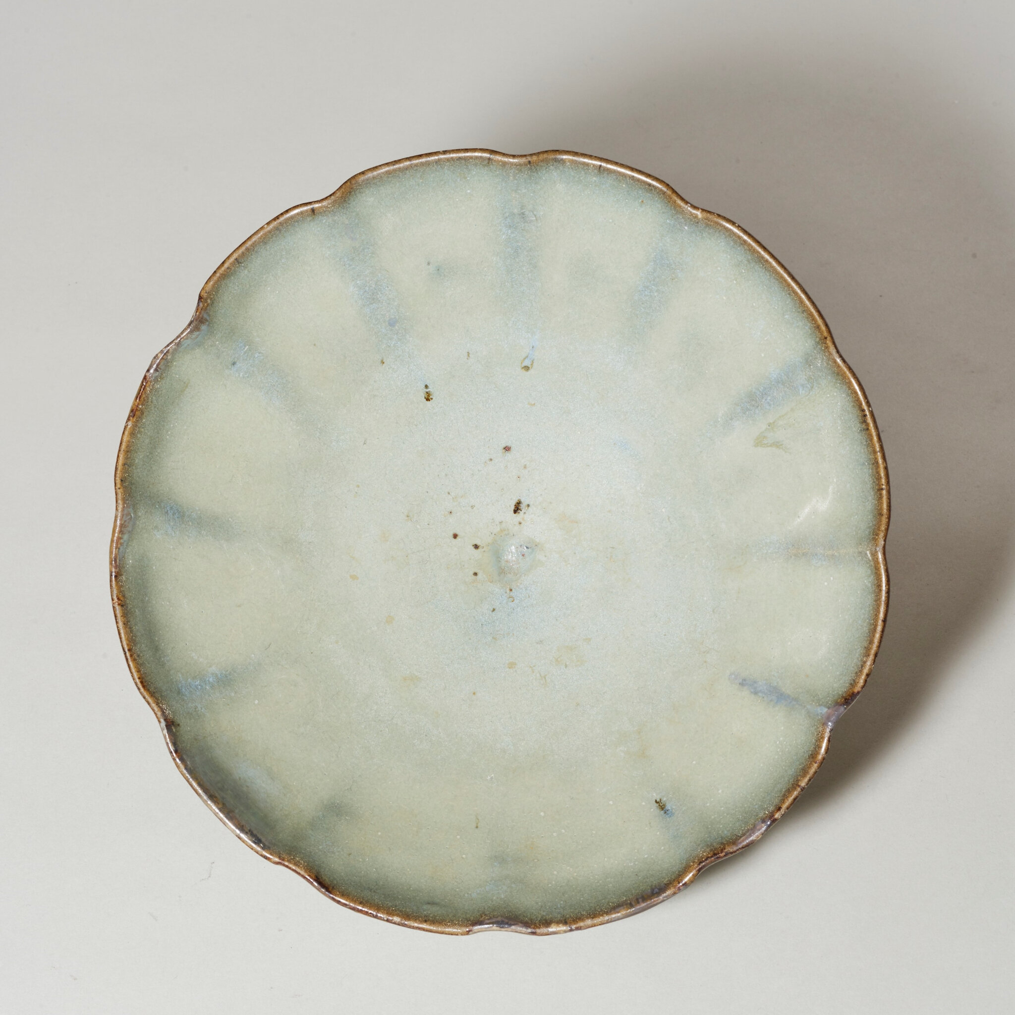 A barbed Jun blue-glazed bowl, Yuan Dynasty (1279-1368)
