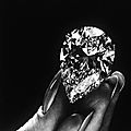 Elizabeth taylor's cartier diamond, october 1969. yale joel photography, 1940s-60s