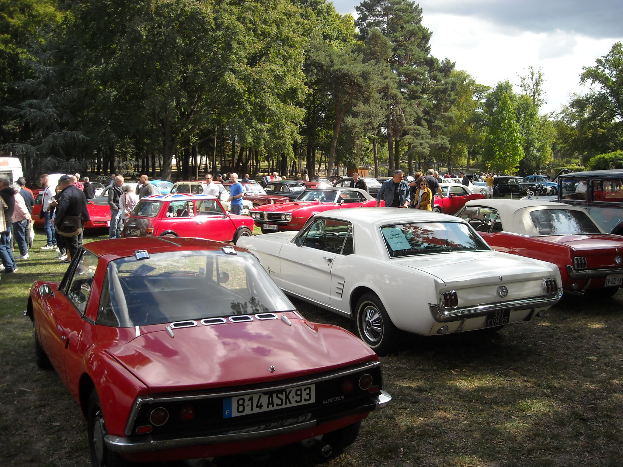 Rassemblement mensuel voitures anciennes à Besançon