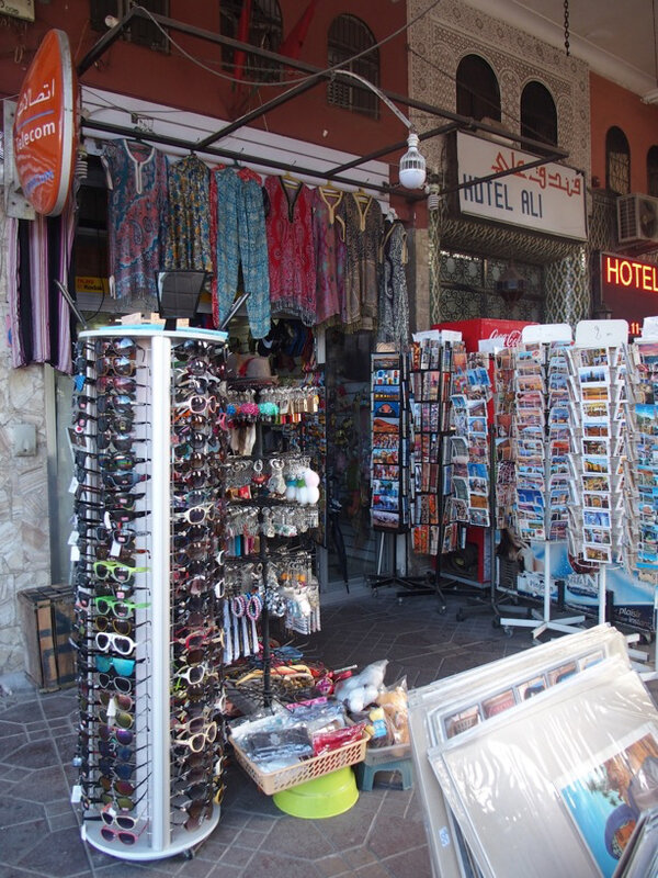 14 le petit bazar à touristes