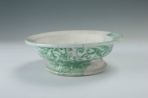 Cup stand with the design of green plants and bamboos, Yongle period (1403-1424)