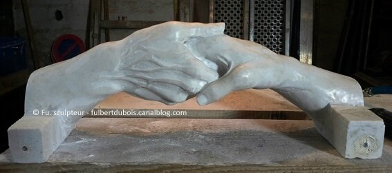 Fulbert DUBOIS - Fu sculpteur - mise aux points - marbre - carrare - mains enlacées - sculpture - Indre et Loire - 37 - région centre - Tours - échelle 2