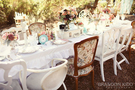 french_vintage_inspired_tablescape_pink_green_blue
