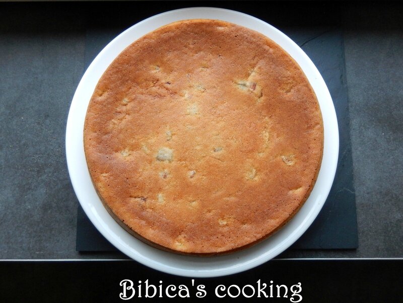 Gâteau à la compote de rhubarbe dessous
