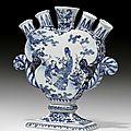 Tulip vase with scrolled handles, delft, ca. 1700