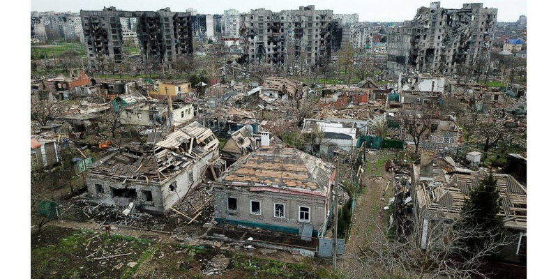 la-ville-de-marioupol-continue-a-subir-les-bombardement-dimanche-24-avril-jour-de-celebration-de-la-paques-orthodoxe