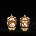 Paire de pots-pourris, chine, époque quianlong (1735-1795) pour la porcelaine; france, époque louis xvi pour la monture