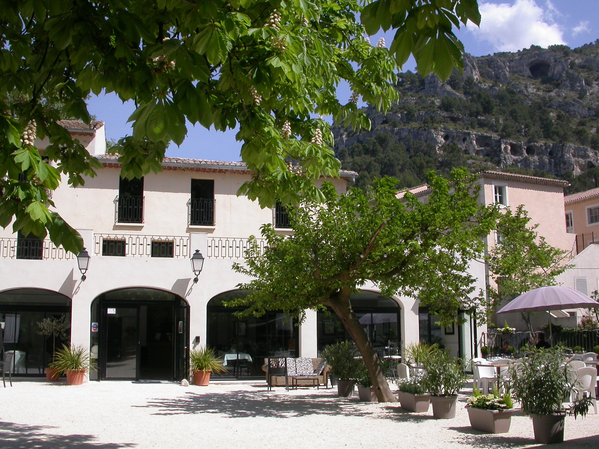 HOTEL RESTAURANT DU PARC (Fontaine de Vaucluse) savouret