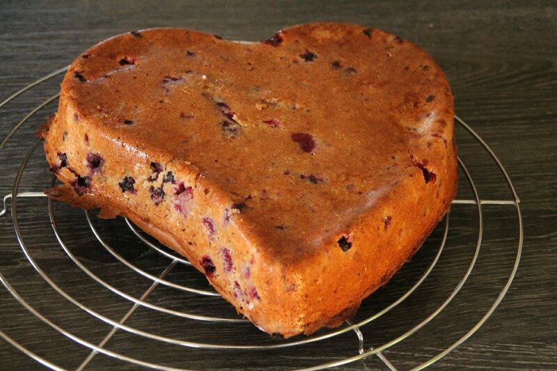 Gateau Aux Amandes Cassis Et Framboises La Cuisine Et Les Voyages De Pripri