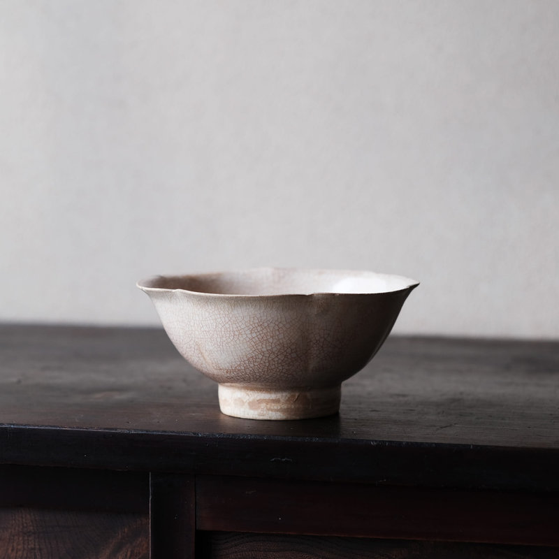 Trần Dynasty Ivory Glazed Flower Shaped Bowl, Vietnam, 13th-14th century