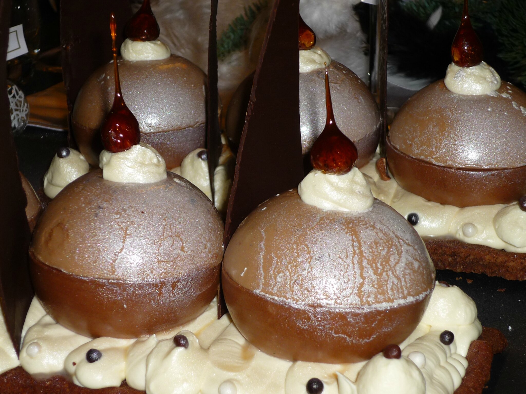 Bûche boules de Noël aux trois chocolats - Chez Ale Bûche boules de Noël aux trois chocolats - Chez Ale