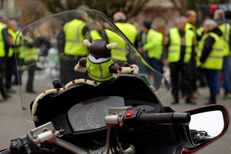 2018-11-17_12-41-45_manif-gilets-jaunes-ffmc-placerepublique-belfort-1024x683
