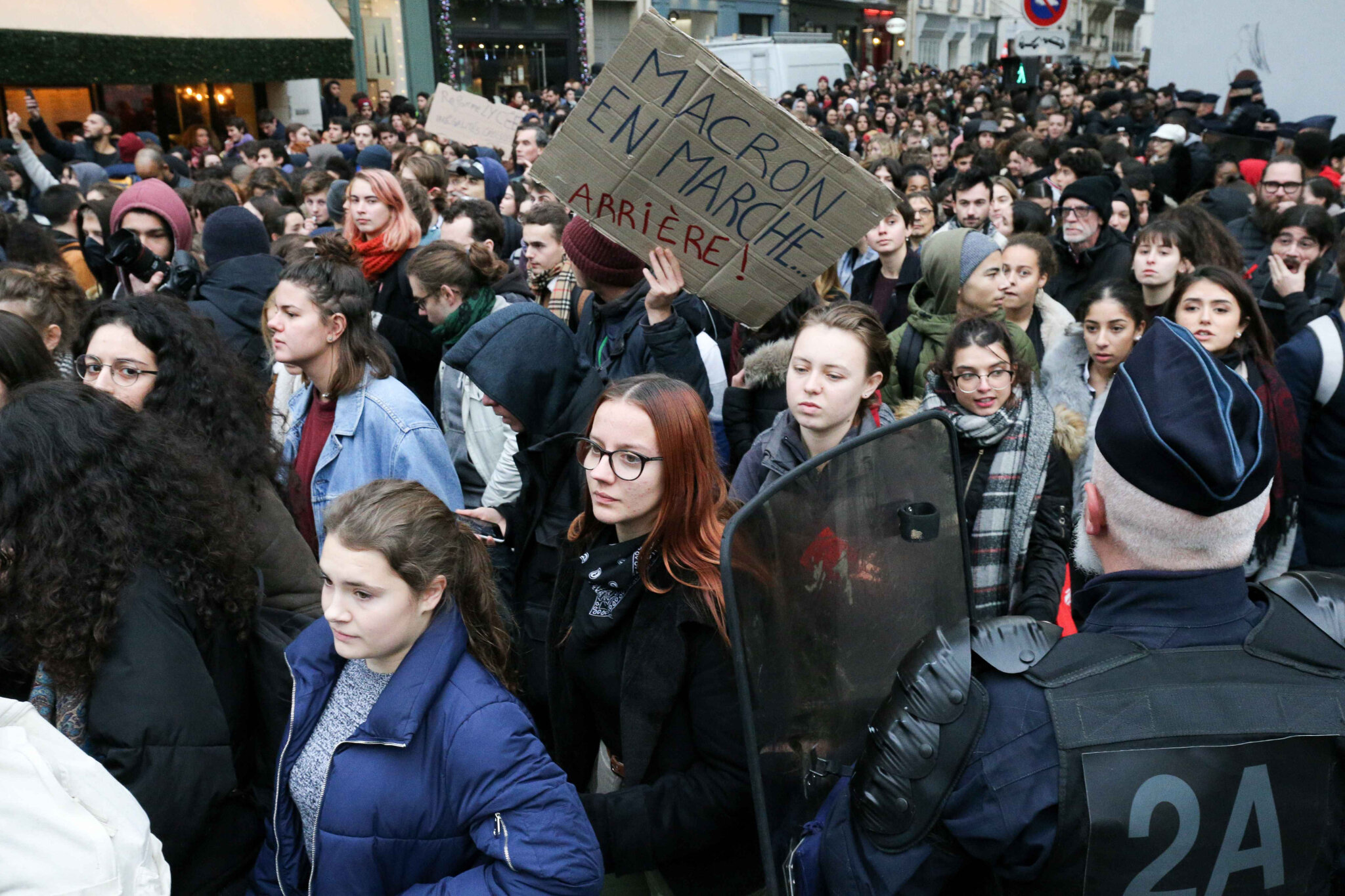 Blocage des lycées à Paris : un millier de manifestants dans la capitale. Mar 11.12.2018, 14h46m52.