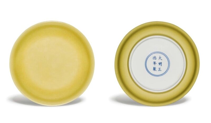 A pair of yellow-glazed dishes, Qing dynasty, 18th century