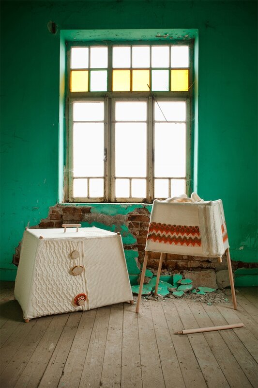 Designer-turc-fabrique-des-meubles-en-bois-et-en-laine-3