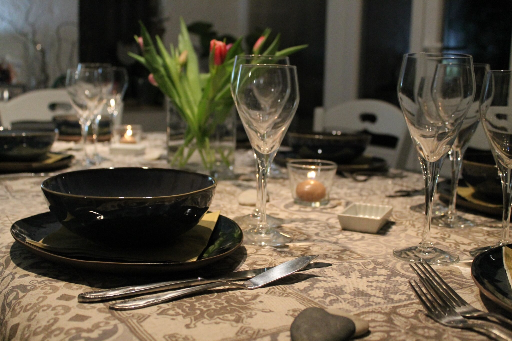 Table Grise Et Bleue Pour Un Diner D Anniversaire En Famille La Nouvelle Table D Isa