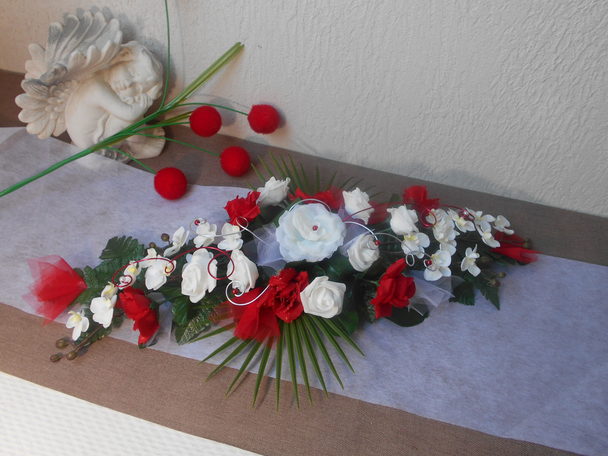 Mariage- Centre de table d'honneur rouge et blanc - Amour - 70cm de  longueur - Décoration de mariage - Fleurs artificielles