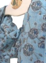 echarpe-laine-fleur-bleue-a