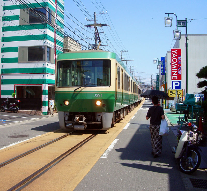 Enoden 501, Enoshima street
