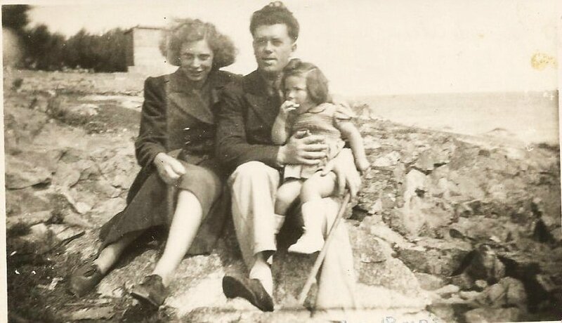 Violette avec ses parents