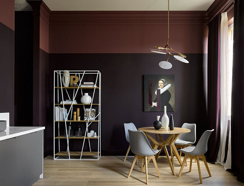 small-apartment-in-beautiful-dark-tones-in-moscow-pufikhomes-2