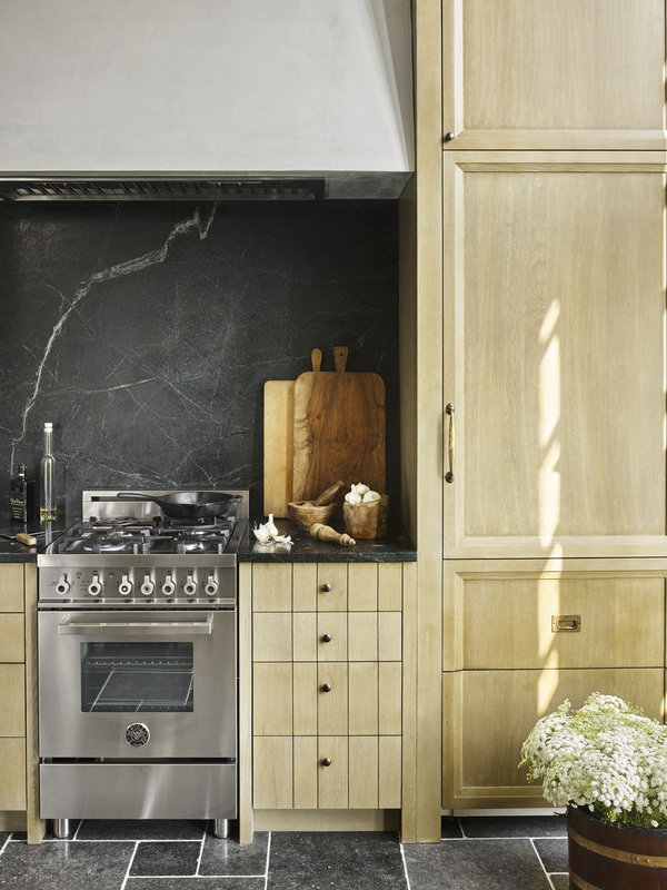 beth-webb-brays-island-kitchen-cabinets-stove-jpg-1597769799