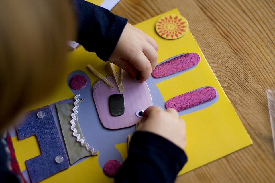 Comment Faire Un Zizi En Papier Collages pour les petits - Djeco - Enfantises & Co