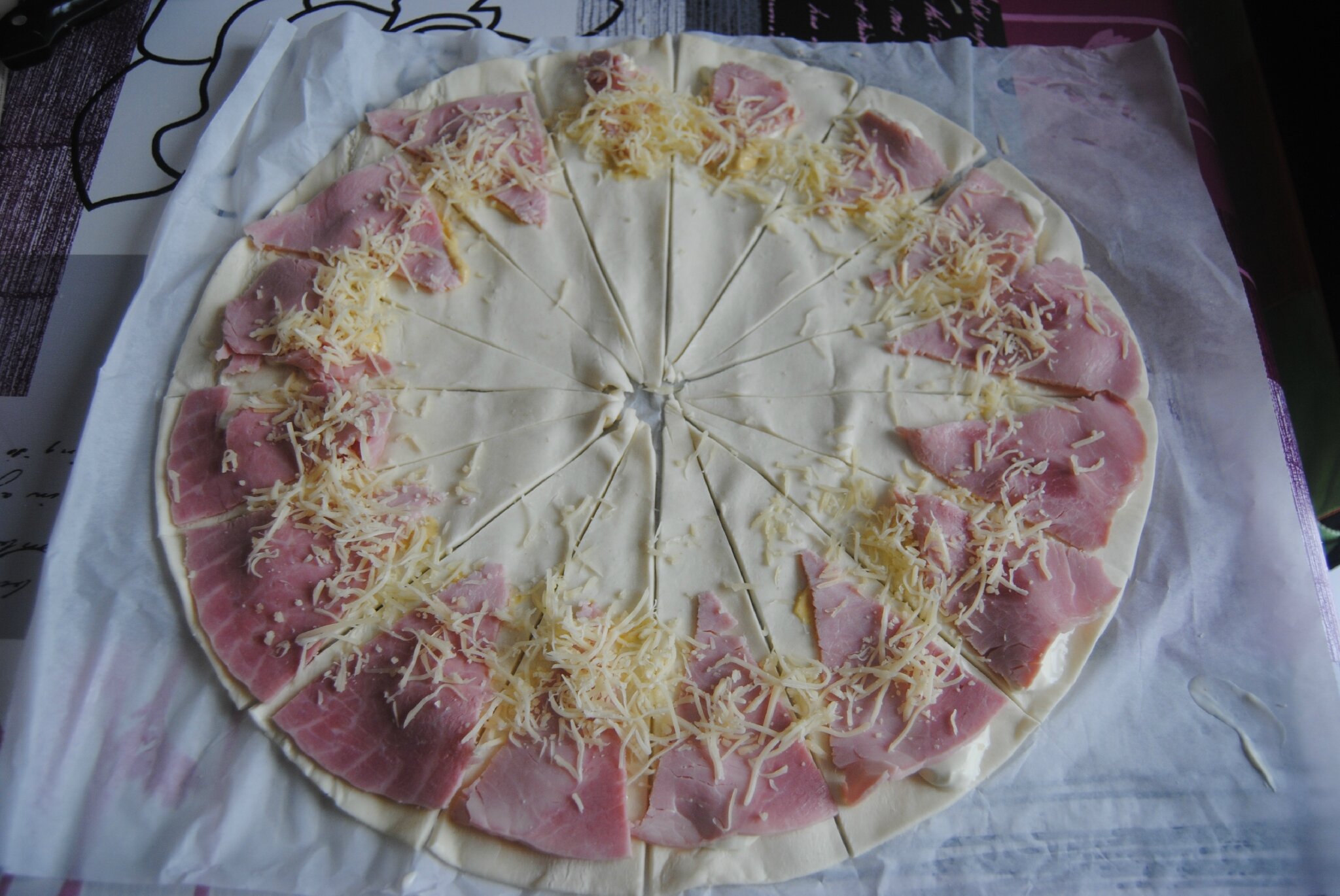 Mini croissants apéritif (pizza au jambon et fromage) - Recette