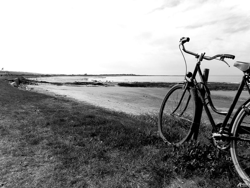 Querqueville Sa Plage En Noir Et Blanc Je Découvre Le