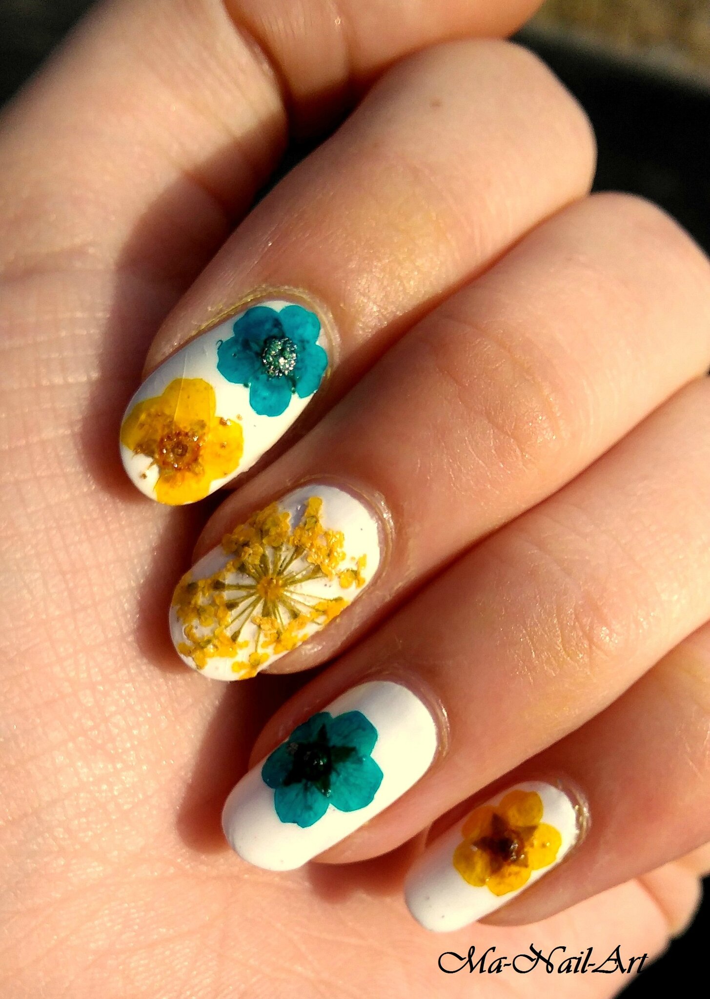 Nail Art Fleur Séchée Avec Ciaté Beurk Beurk Beurk Ma