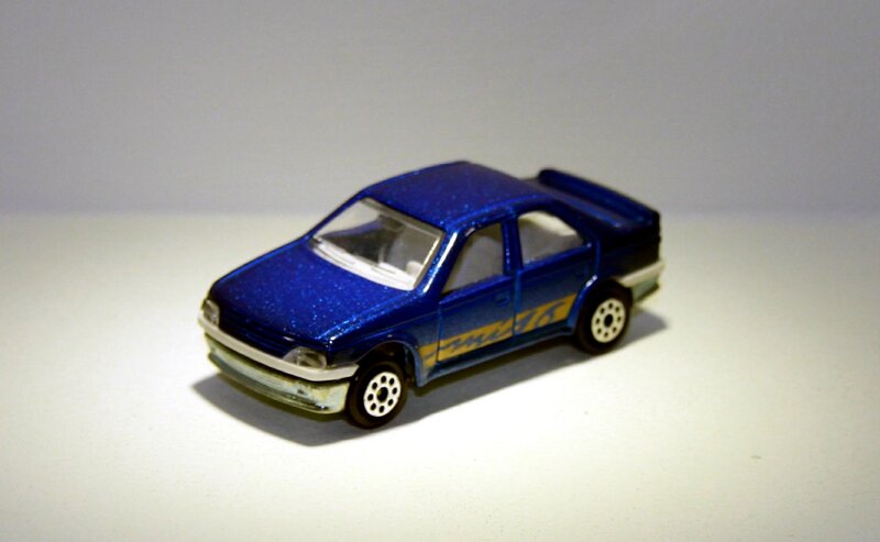 Peugeot 405 MI-16 (Majorette) 01