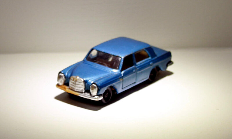 Mercedes 280 SE (Majorette) 01